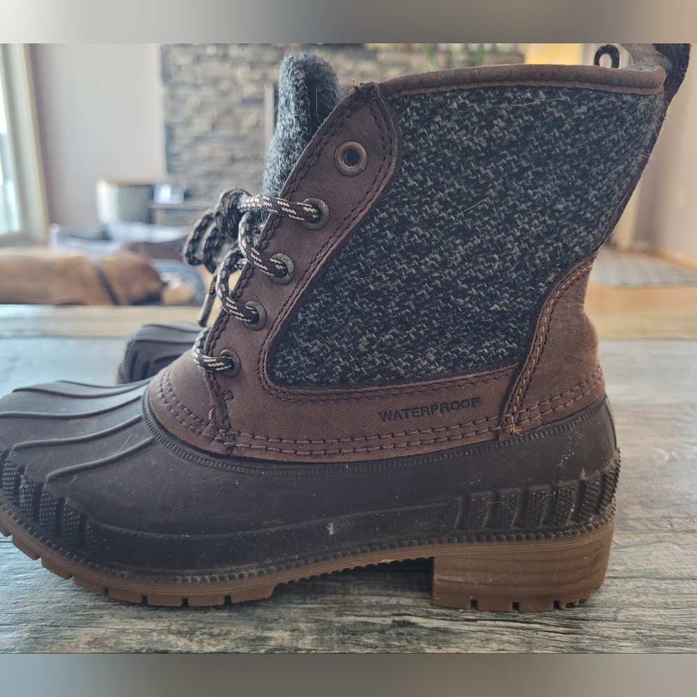 EUC womens kamik ankle boots